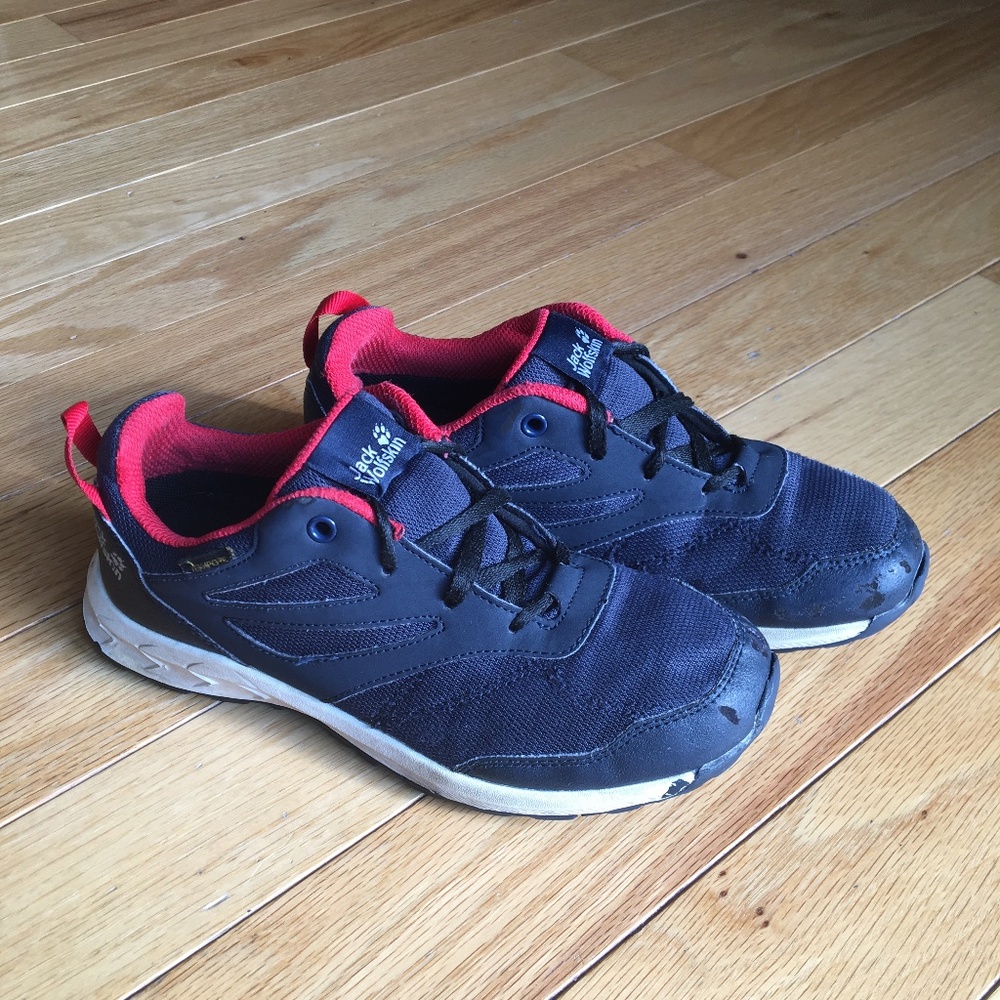 Jack Wolfskin Kids' Woodland Texapore shoe, size 3